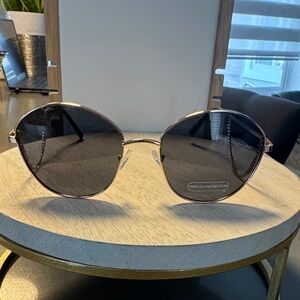 Stylish Black Dangly chain Round frame Sunglasses with Dark Lenses 58-21-147mm